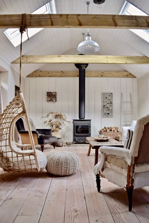 plafond cathédrale 15 idées pour un séjour réussi ! Une hirondelle dans les tiroirs